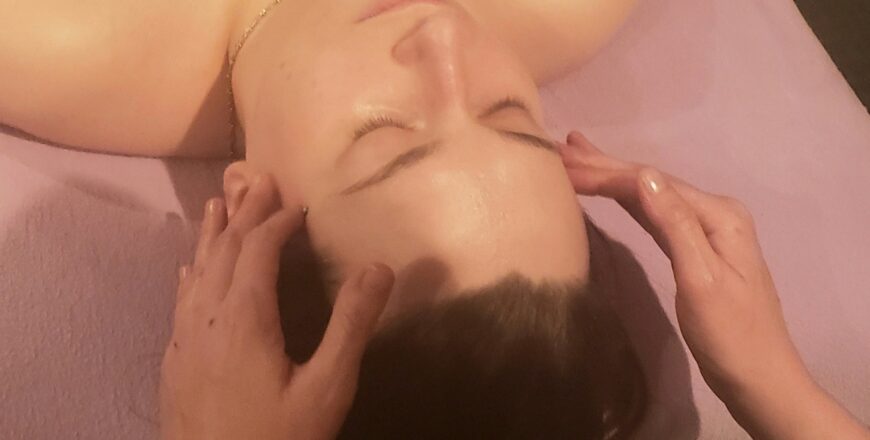 face.head.massage.advertising.pic2.jpg